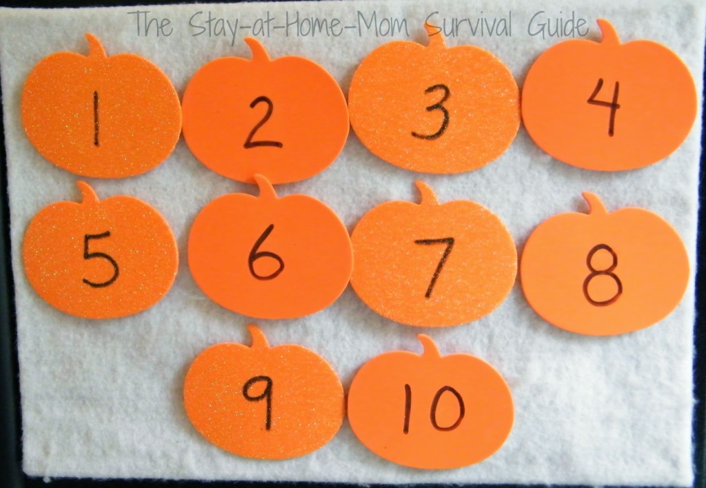 Counting pumpkins activity for kids on the felt board