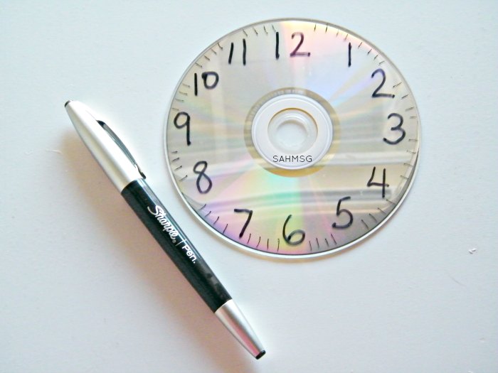 Make a clock out of a CD or DVD to give school age kids a hands-on way to explore telling time. (Works great with Common Core math.)