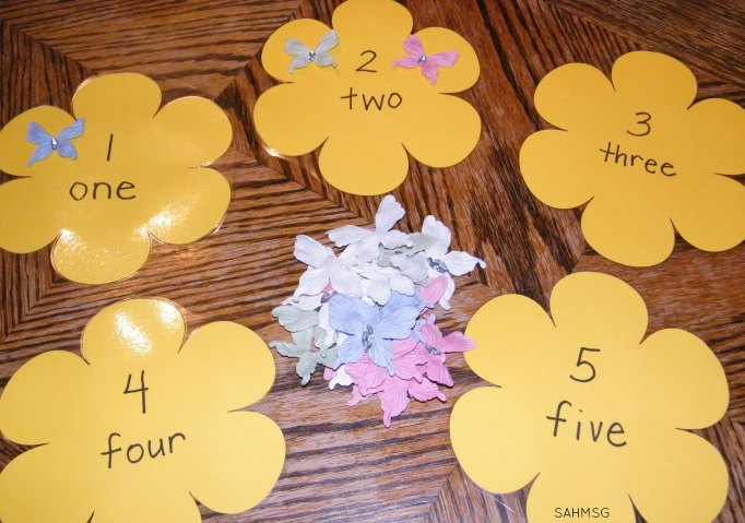 A fun Spring preschool activity for learning to count! Flowers and butterflies preschool counting activity that is so simple to create with some store-bought help.