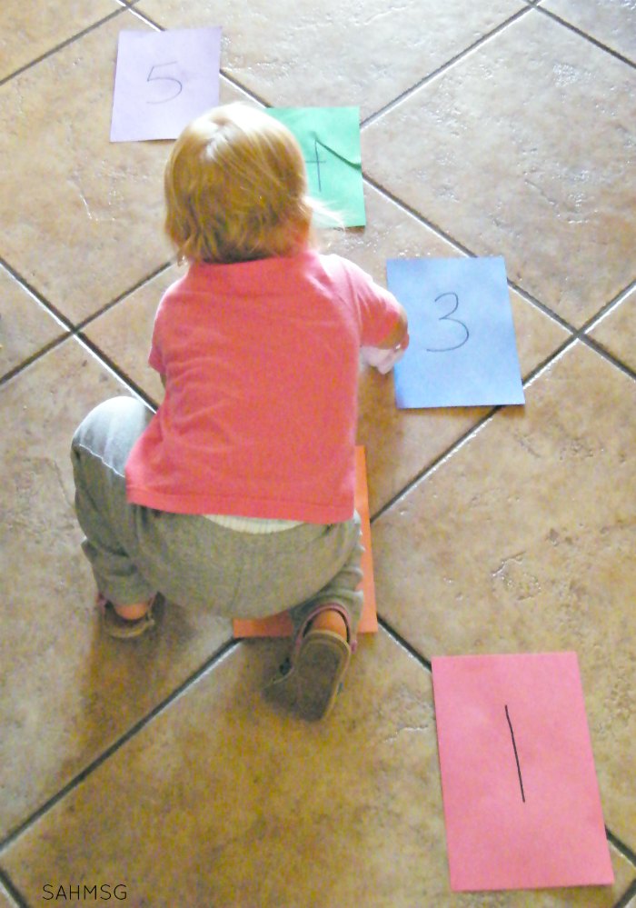 Activity for learning to count and number order that works for crawlers, walkers and preschoolers. Great rainy day activity for indoor days with kids.