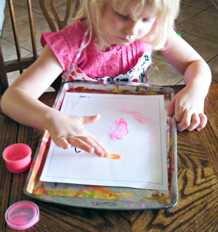 Affordable preschool activity learning kits great for homeschool preschool or teaching preschool at home for non-crafty moms.