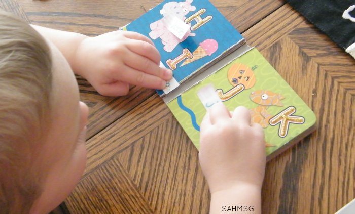 Pre-reading skills will soar with this 2 item activity that teaches children to read the beginning letter in words with a hands-on word-matching game.