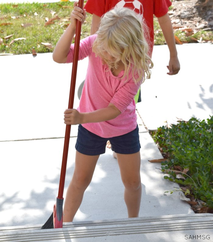 How do you get kids to do chores? A system that works. This plan educated parents on chore chart implementation and has step-by-step videos for teaching your children to love to do chores. #sponsored