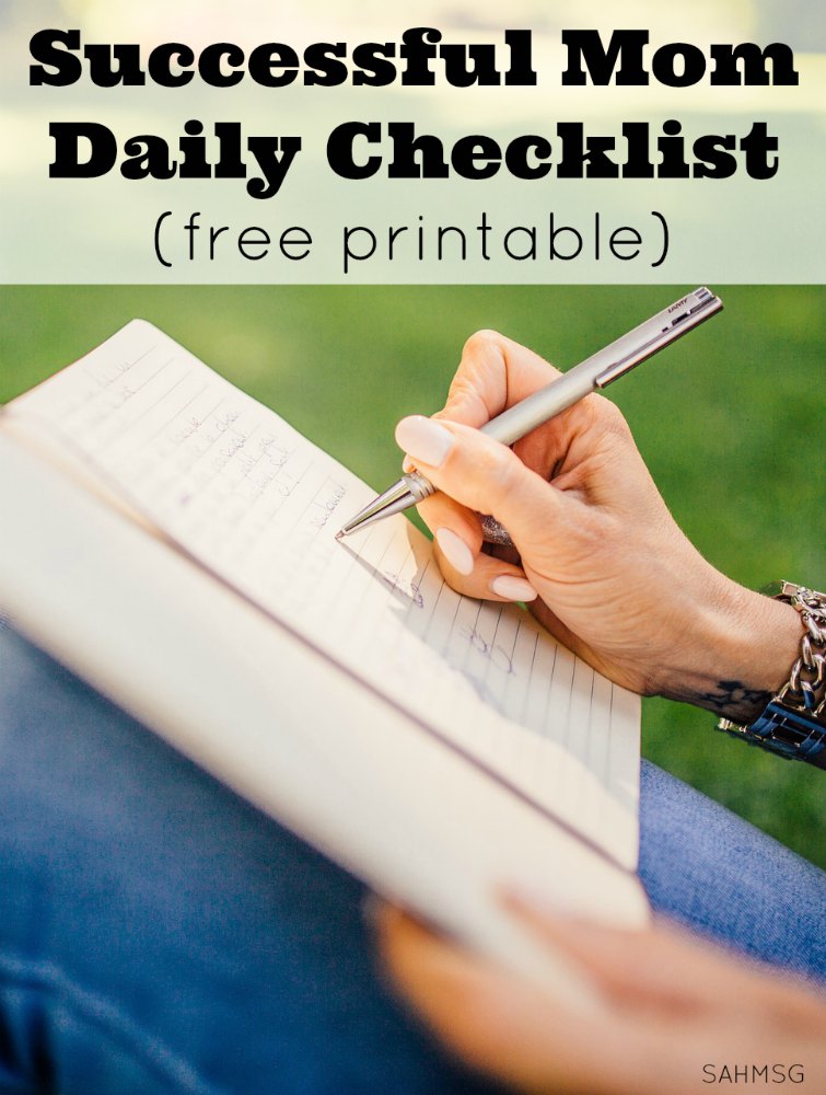 Free printable successful daily checklist for moms and homemakers. Get more done, and see what you actually do all day to feel more successful.