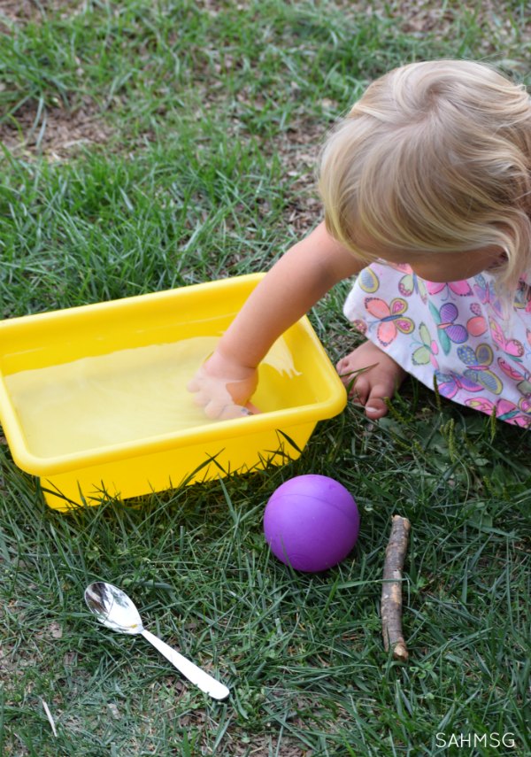 Science for Toddlers: Sink and Float activities.