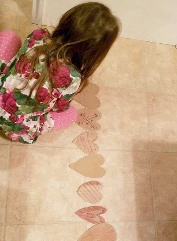 Valentine's banner crafts that kids can make! This is such a fun art expression activity that teaches scissor skills and fine motor skills too. It's a fun kids activity for Valentine's.
