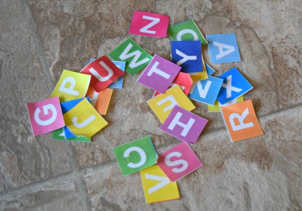 Fun ABC letter matching busy bag for preschool. Great preschool at home activity.