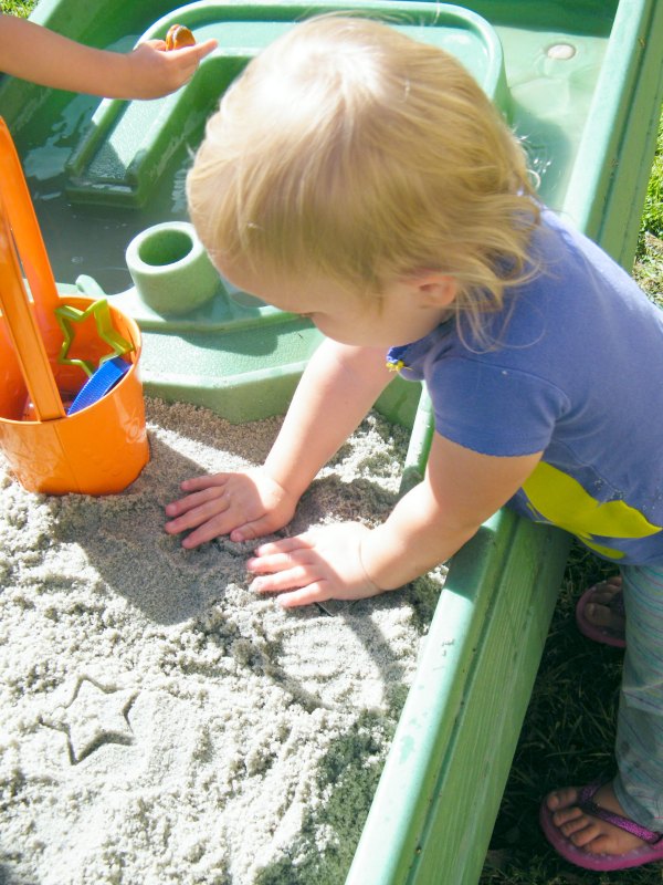 Exploring shapes with sand sensory activity lets kids get their hands dirty while guiding them to learn basic concepts in a hands-on way. So fun for brain breaks outside.