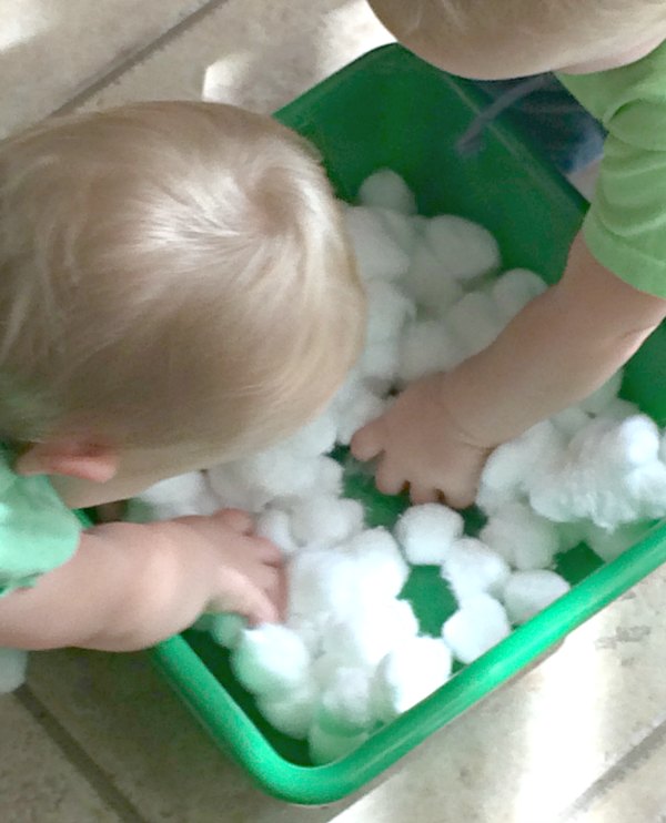 One item activities allow little ones to explore. This cotton ball toddler fine motor activity combines fine motor exploration with sensory and creativity. We made this into an indoor gross motor activity too. So much fun with one supply!