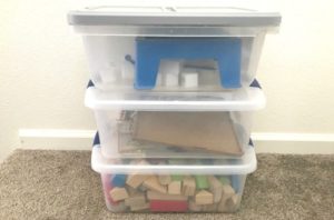 5 tips to stay organized with kids. Kick the clutter solutions for an organized home. These are smart tips!