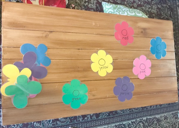 Flowers and butterflies color matching activity for preschool. 