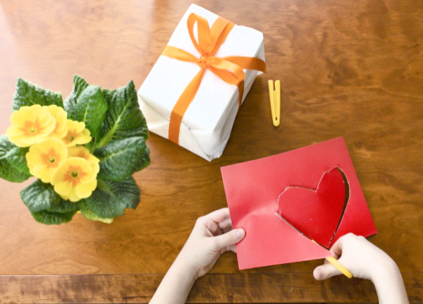 7 Easy Peasy Valentine’s Crafts for Kids