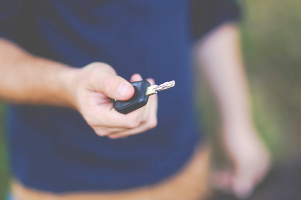 Handing over the car key to a teen can feel daunting! Use these tips to learn how to prepare for a teen driver and teach your teen valuable life lessons in the process.
