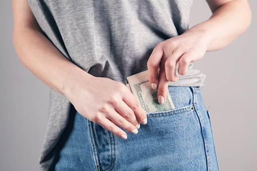 How Flexible Banking Options Help Moms Manage Busy Household Finances